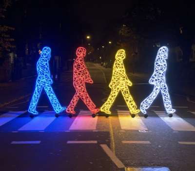 Marco Lodola - Marco Lodola riporta i Beatles sulle strisce di Abbey Road